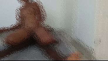Ela &eacute_ casada, mas n&atilde_o esquece o seu ex