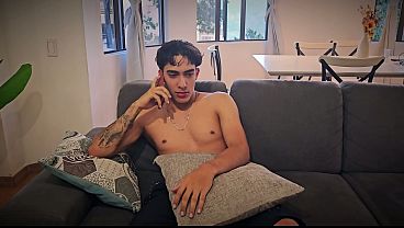 Joven de 18 a&ntilde_os contrata a una puta para que le quite la virginidad