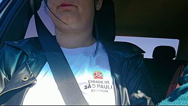 ALUNA PEGA CARONA COM PROFESSOR E DA O CU NO CARRO