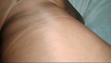 Dando o cuzinho em sil&ecirc_ncio para as visitas n&atilde_o ouvirem
