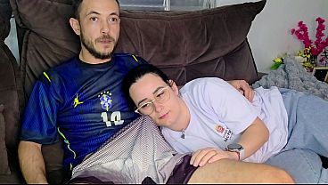 Stepsister &eacute_ seduzida pelo meio-irm&atilde_o enquanto assiste ao jogo do brasil